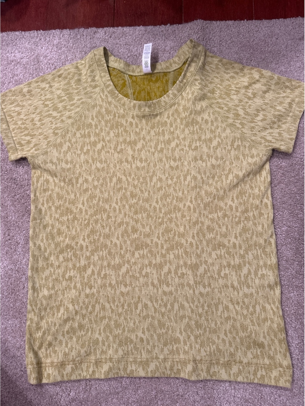 (4)Athleta Small Beige Patterned Short Sleeve Shirt
